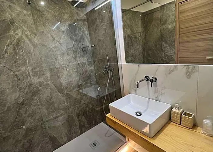 Le Petit Hotel 3*