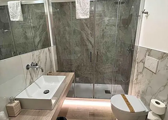 Le Petit Hotel 3*