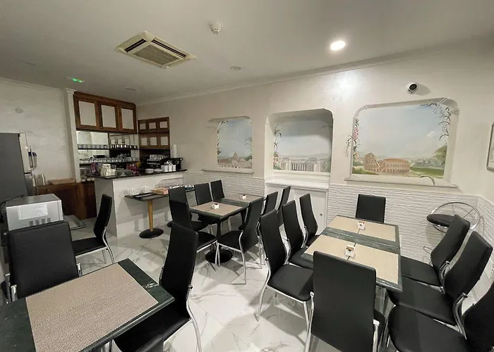 Le Petit Hotel