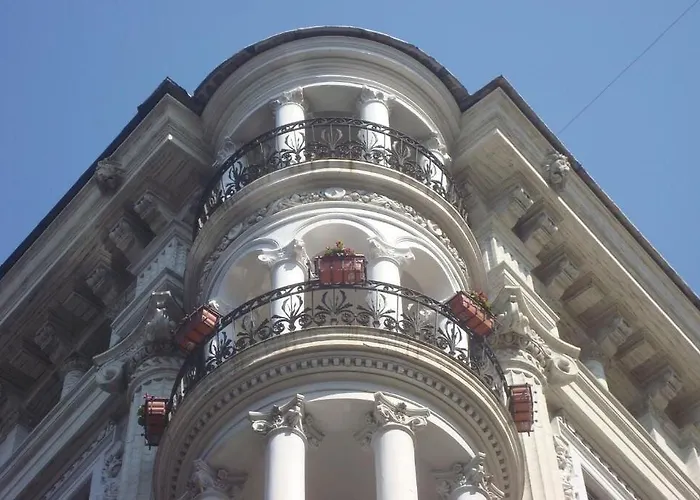 Le Petit Hotel